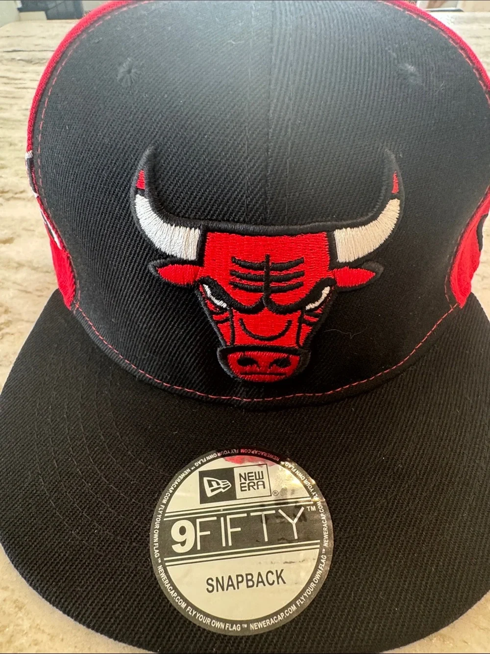 New Era 9FIFTY SnapBack Chicago Bulls Embroidered Logo Red Black Two Tone Sports